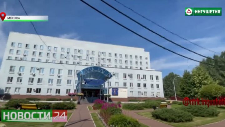 Махмуд — Али Калиматов навестил раненых росгвардейцев в Главном клиническом госпитале МВД России